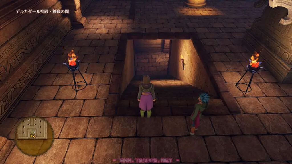 神像の脇に下り階段