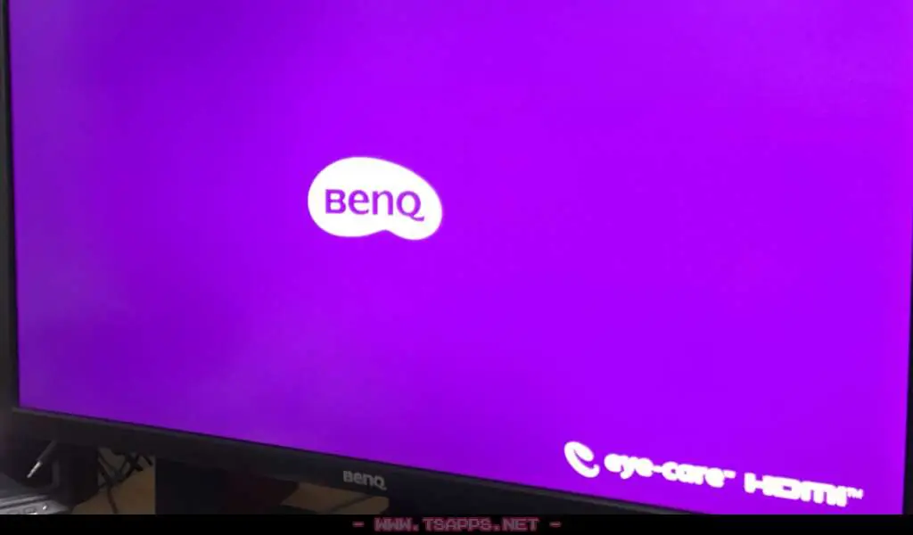 電源ONで紫色の起動画面