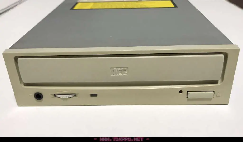 お安く手に入れた代替ドライブCDU77E